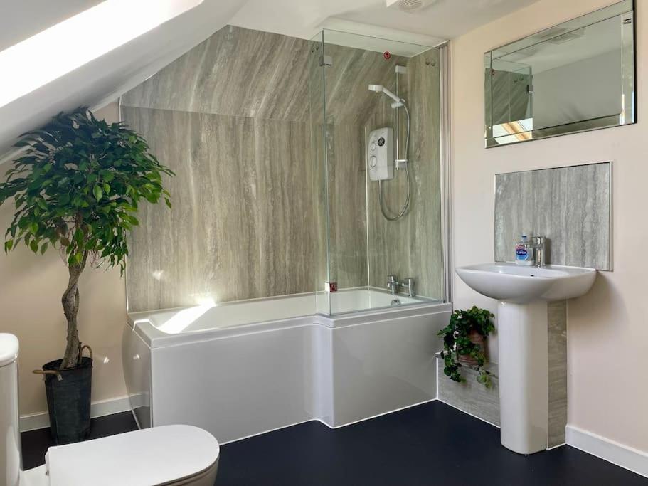 Vennel Street Apartments Stewarton Экстерьер фото